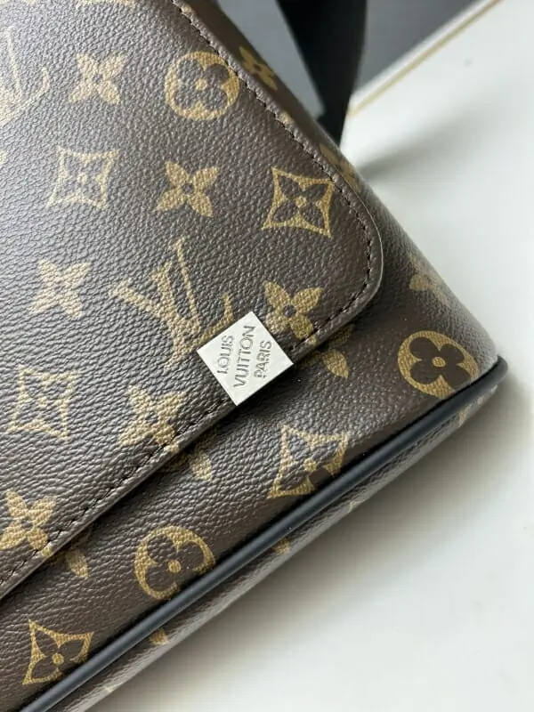 louis vuitton aaa homme mini sac a main s_11b26174